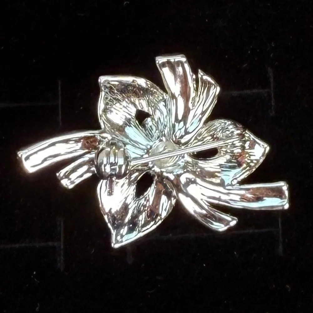 Elegant Silvertone bling Floral Brooch